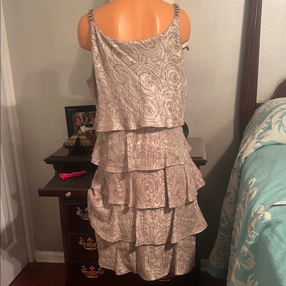 🤩Signature by Robbie Bee tiered dress - Picture 4 of 9